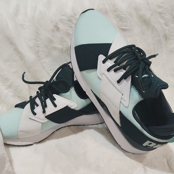 Puma Women's Sneakers in Light Green and Black - Picture 4 of 7